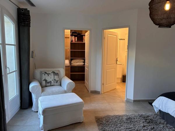 Maison directement sur le fairway du golf de pont royal avec piscine