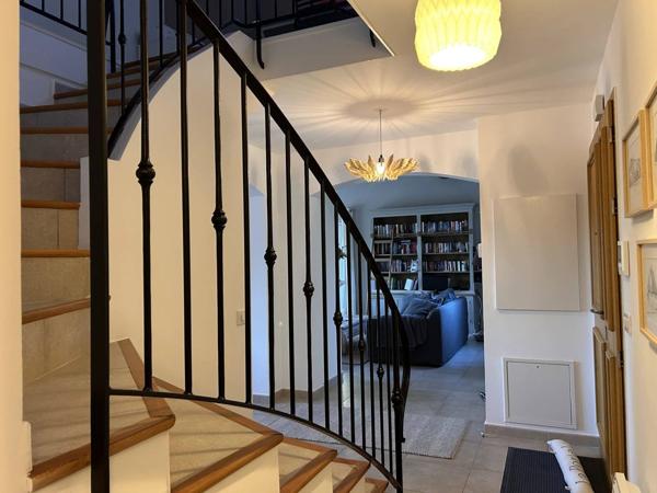 Maison directement sur le fairway du golf de pont royal avec piscine