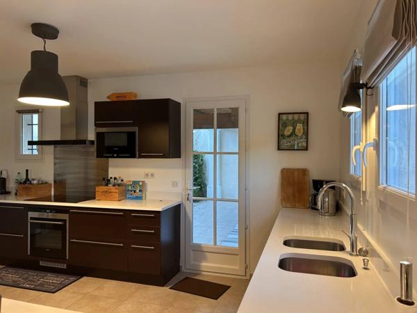 Maison directement sur le fairway du golf de pont royal avec piscine