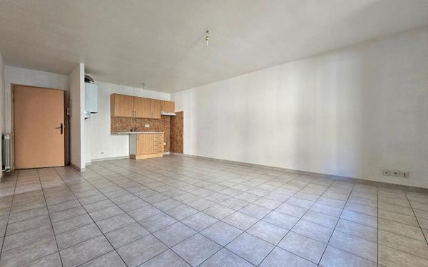Appartement à vendre    3 pièces • 74 m2 Eyguières
