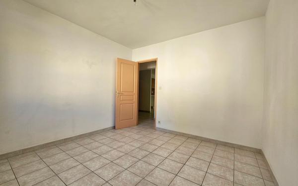 Appartement à vendre    3 pièces • 74 m2 Eyguières