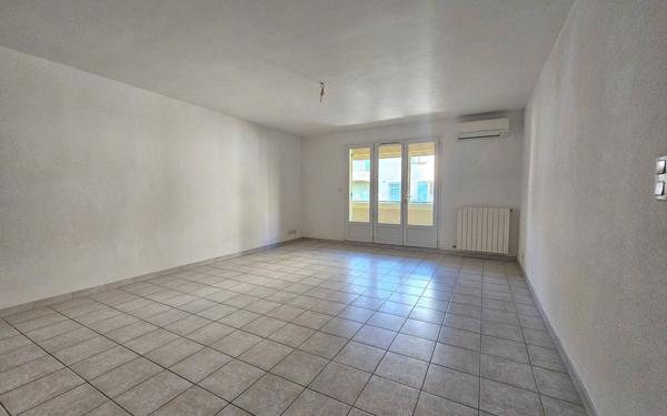 Appartement à vendre    3 pièces • 74 m2 Eyguières