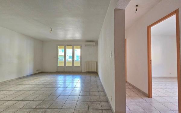 Appartement à vendre    3 pièces • 74 m2 Eyguières