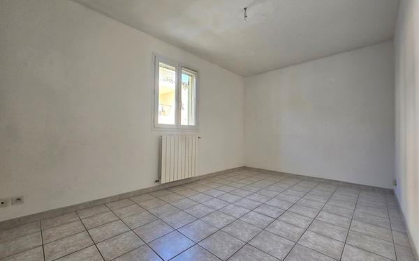 Appartement à vendre    3 pièces • 74 m2 Eyguières