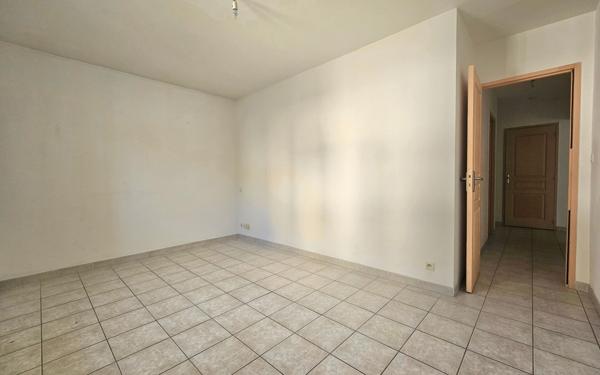 Appartement à vendre    3 pièces • 74 m2 Eyguières