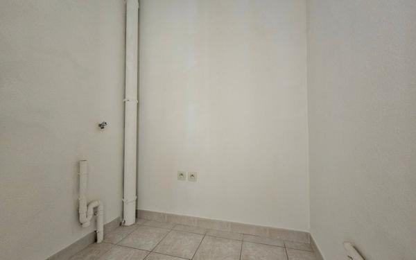 Appartement à vendre    3 pièces • 74 m2 Eyguières