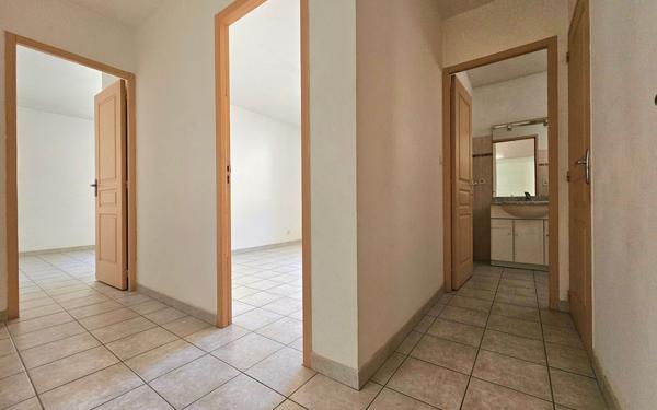 Appartement à vendre    3 pièces • 74 m2 Eyguières