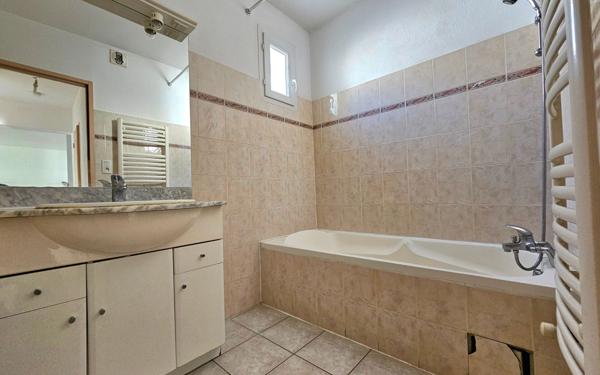 Appartement à vendre    3 pièces • 74 m2 Eyguières