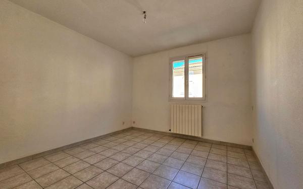 Appartement à vendre    3 pièces • 74 m2 Eyguières