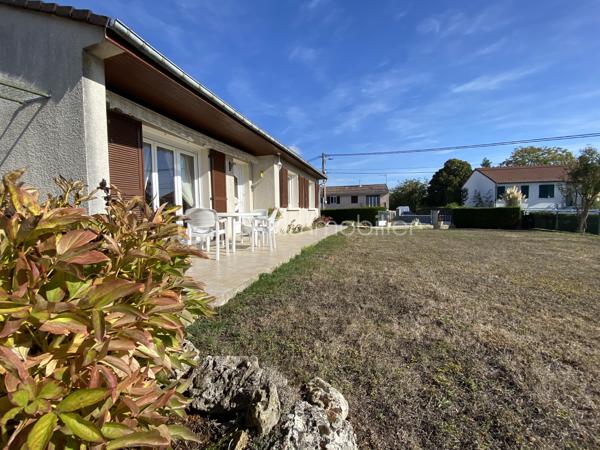 🏡 Maison de plain-pied à 10 minutes de Verdun

Découvrez cette maison située dans un quartier résidentiel calme et recherché

Elle comprend une entrée, une cuisine, une pièce à vivre, trois chambres, une salle de douche, un WC et un garage sur un terrain clos de 776 m².

Ses points forts :

📍 Secteur résidentiel recherché, pour profiter du calme à seulement 10 minutes de Verdun.

🏡 Le confort du plain-pied, 

🛏️ Trois chambres, pour accueillir la famille ou aménager un bureau.

🌿 Un terrain clos de 776 m², pour profiter pleinement des extérieurs.

🪟 Menuiseries PVC double vitrage avec volets roulants électriques et combles isolées, alliant confort et praticité.

🚗 Un garage, 

✅ Assainissement raccordé au tout-à-l’égout.

💶 Budget énergétique : une facture globale annoncée de 2 200 € par an, selon la consommation actuelle.

🛠️ Des envies de personnalisation ? Nous vous proposons un accompagnement dans vos projets de travaux.

📞 Contactez-nous pour plus d’informations et organiser une visite !