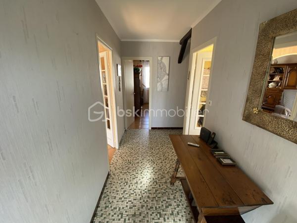 🏡 Maison de plain-pied à 10 minutes de Verdun

Découvrez cette maison située dans un quartier résidentiel calme et recherché

Elle comprend une entrée, une cuisine, une pièce à vivre, trois chambres, une salle de douche, un WC et un garage sur un terrain clos de 776 m².

Ses points forts :

📍 Secteur résidentiel recherché, pour profiter du calme à seulement 10 minutes de Verdun.

🏡 Le confort du plain-pied, 

🛏️ Trois chambres, pour accueillir la famille ou aménager un bureau.

🌿 Un terrain clos de 776 m², pour profiter pleinement des extérieurs.

🪟 Menuiseries PVC double vitrage avec volets roulants électriques et combles isolées, alliant confort et praticité.

🚗 Un garage, 

✅ Assainissement raccordé au tout-à-l’égout.

💶 Budget énergétique : une facture globale annoncée de 2 200 € par an, selon la consommation actuelle.

🛠️ Des envies de personnalisation ? Nous vous proposons un accompagnement dans vos projets de travaux.

📞 Contactez-nous pour plus d’informations et organiser une visite !