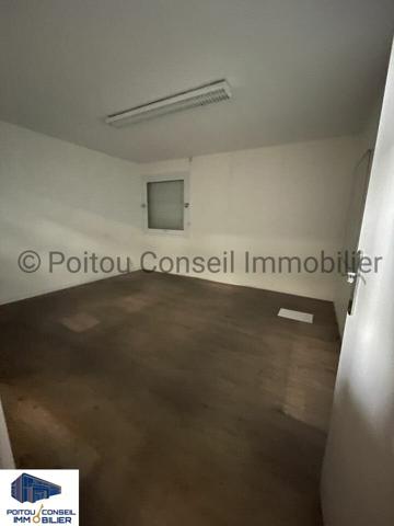 LOCAL COMERCIAL 700M2 ZONE D’ACTIVITE NIORT