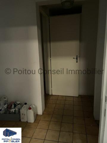 LOCAL COMERCIAL 700M2 ZONE D’ACTIVITE NIORT