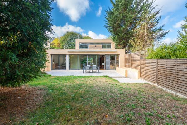 Maison
         6 pièces
        - 197 m² Exclusivité 1 420 000 €*