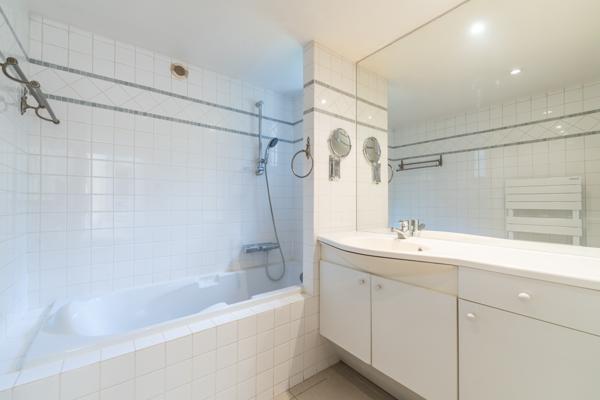 Maison
         6 pièces
        - 197 m² Exclusivité 1 420 000 €*