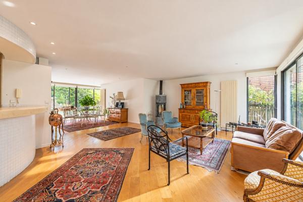 Maison
         6 pièces
        - 197 m² Exclusivité 1 420 000 €*