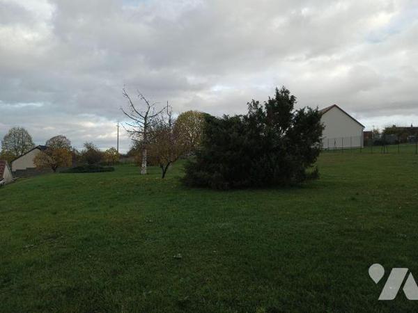 A VENDRE sur la commune de SAINTE COLOMBE SUR SEINE (Côte d'Or), une maison à usage d'habitatio...