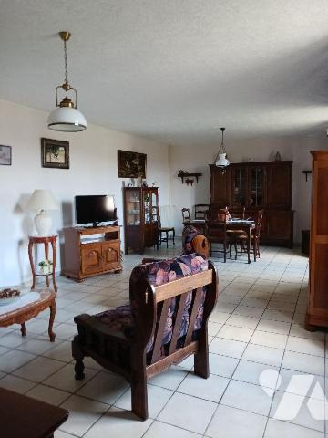 A VENDRE sur la commune de SAINTE COLOMBE SUR SEINE (Côte d'Or), une maison à usage d'habitatio...