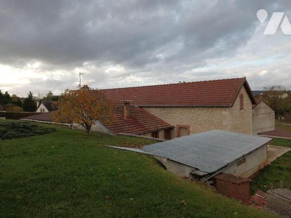 A VENDRE sur la commune de SAINTE COLOMBE SUR SEINE (Côte d'Or), une maison à usage d'habitatio...