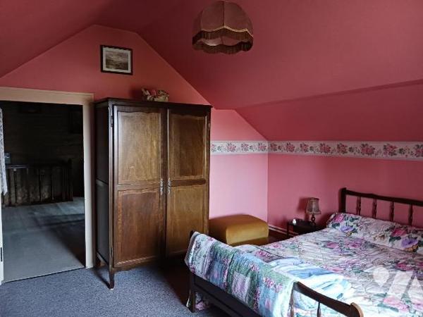 A VENDRE sur la commune de SAINTE COLOMBE SUR SEINE (Côte d'Or), une maison à usage d'habitatio...