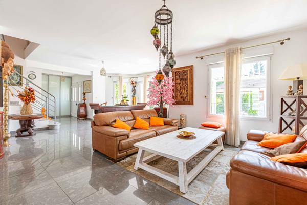 Boissy-Saint-Léger (94470) MAGNIFIQUE MAISON avec 5 chambres, un sous-sol total avec garage et un jardin