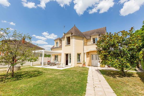 Boissy-Saint-Léger (94470) MAGNIFIQUE MAISON avec 5 chambres, un sous-sol total avec garage et un jardin