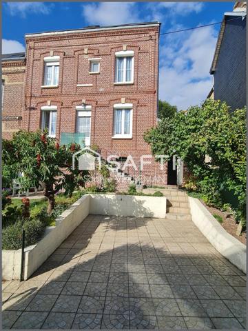 Emplacement. Briques/toiture ardoises. propre.