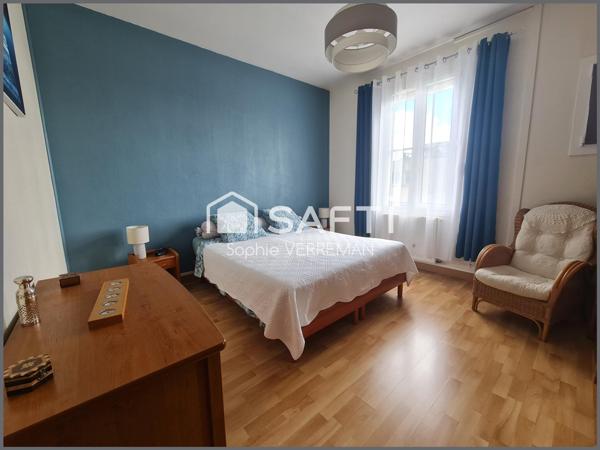 Emplacement. Briques/toiture ardoises. propre.