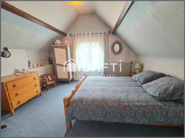 Emplacement. Briques/toiture ardoises. propre.