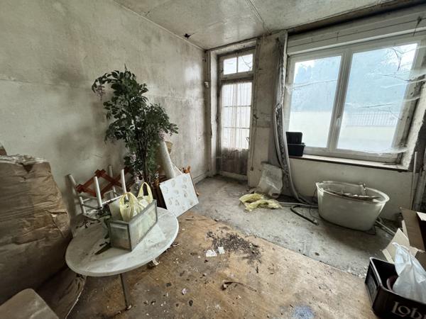 Ensemble immobilier à rénover - SAINT-MÊME-LES-CARRIERES (16) Saint-Même-les-Carrières (16720)