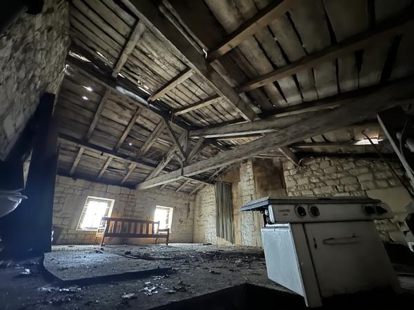 Ensemble immobilier à rénover - SAINT-MÊME-LES-CARRIERES (16) Saint-Même-les-Carrières (16720)