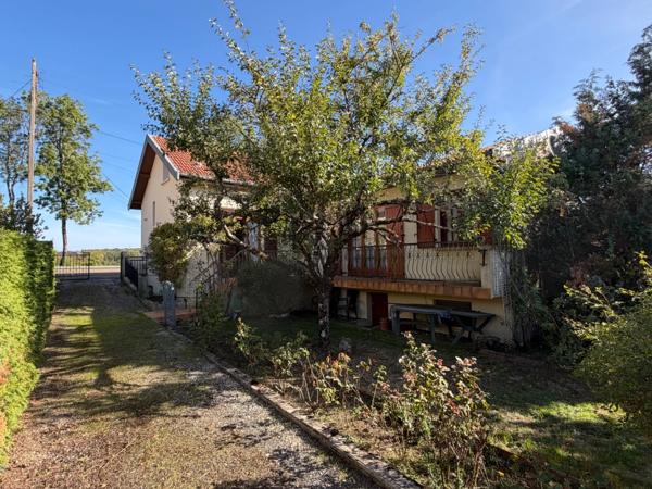 MAISON 2 CHAMBRES AVEC DOUBLE GARAGE ET JARDIN