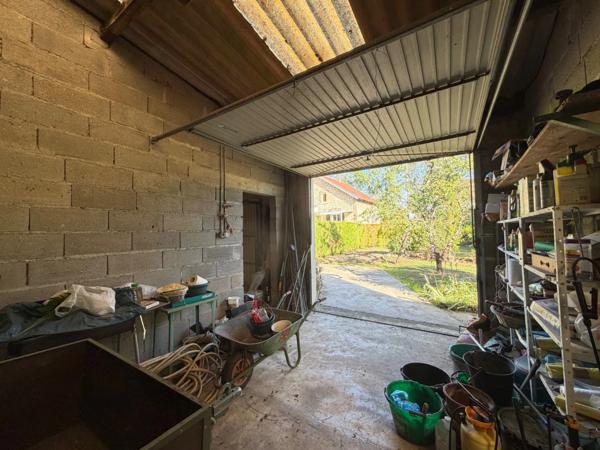 MAISON 2 CHAMBRES AVEC DOUBLE GARAGE ET JARDIN