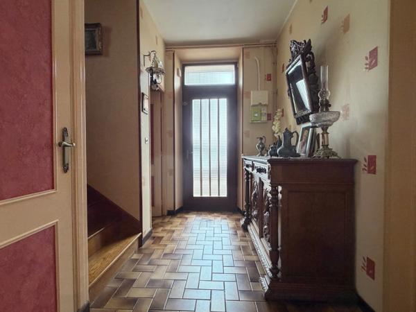 MAISON 2 CHAMBRES AVEC DOUBLE GARAGE ET JARDIN
