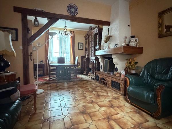 MAISON 2 CHAMBRES AVEC DOUBLE GARAGE ET JARDIN