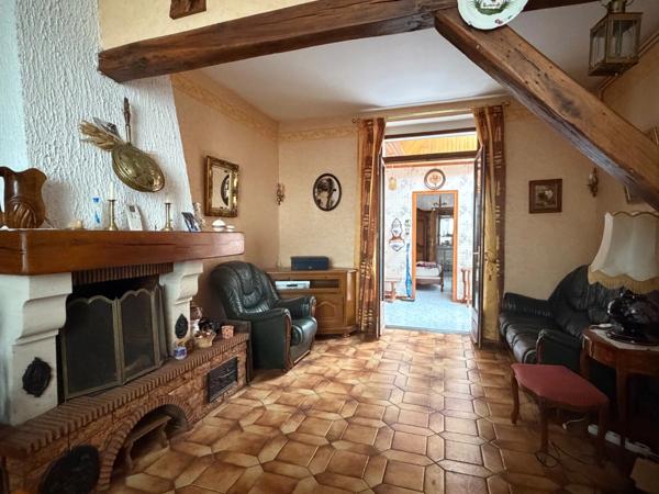 MAISON 2 CHAMBRES AVEC DOUBLE GARAGE ET JARDIN