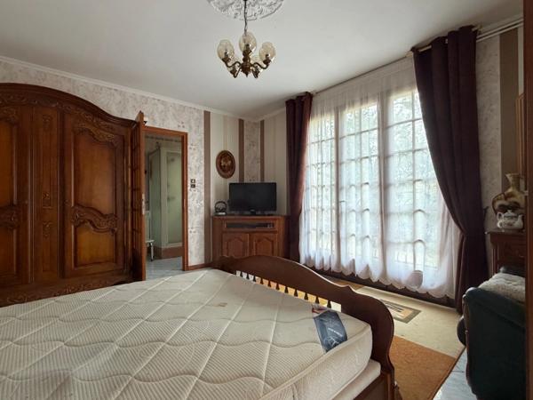 MAISON 2 CHAMBRES AVEC DOUBLE GARAGE ET JARDIN