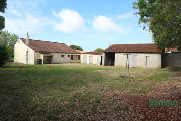 DEPENDANCE SUR MAGNIFIQUE TERRAIN CONSTRUCTIBLE DE 481 M2 . A 10 MN DU CENTRE DE LA ROCHELLE ET A 5 MN DU PORT La Rochelle (17000)