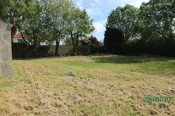 DEPENDANCE SUR MAGNIFIQUE TERRAIN CONSTRUCTIBLE DE 481 M2 . A 10 MN DU CENTRE DE LA ROCHELLE ET A 5 MN DU PORT La Rochelle (17000)