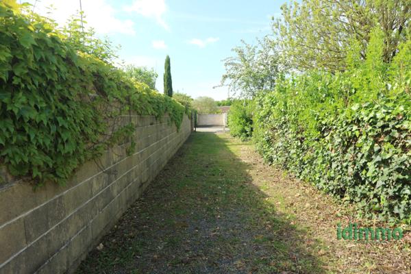 DEPENDANCE SUR MAGNIFIQUE TERRAIN CONSTRUCTIBLE DE 481 M2 . A 10 MN DU CENTRE DE LA ROCHELLE ET A 5 MN DU PORT La Rochelle (17000)