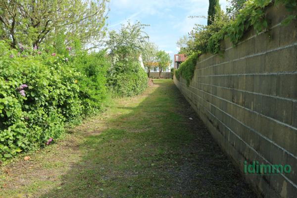 DEPENDANCE SUR MAGNIFIQUE TERRAIN CONSTRUCTIBLE DE 481 M2 . A 10 MN DU CENTRE DE LA ROCHELLE ET A 5 MN DU PORT La Rochelle (17000)