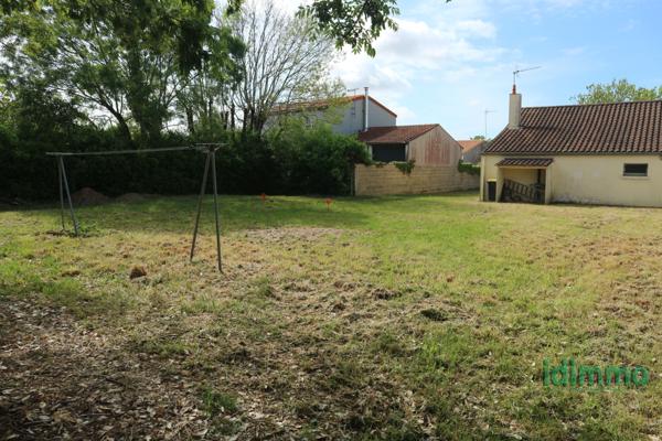 DEPENDANCE SUR MAGNIFIQUE TERRAIN CONSTRUCTIBLE DE 481 M2 . A 10 MN DU CENTRE DE LA ROCHELLE ET A 5 MN DU PORT La Rochelle (17000)