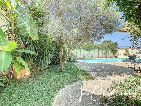30230 BOUILLARGUES  Villa  5 pièces 156 m2 avec Piscine et Garage