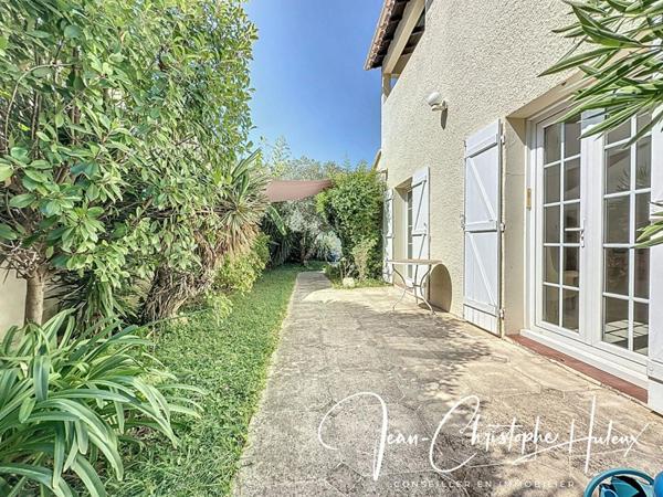 30230 BOUILLARGUES  Villa  5 pièces 156 m2 avec Piscine et Garage