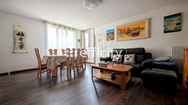 Appartement
         3 pièces
        - 80 m² Exclusivité 265 000 € *