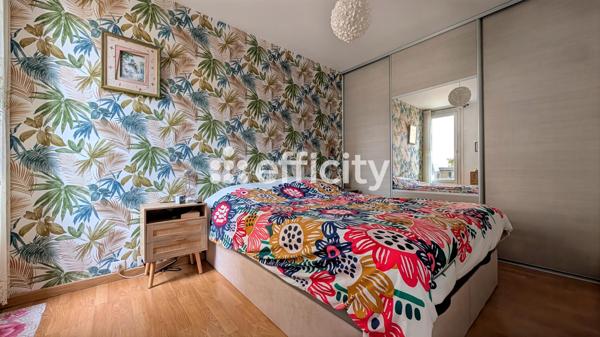 Appartement
         3 pièces
        - 80 m² Exclusivité 265 000 € *
