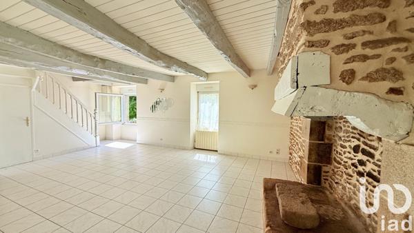 Maison traditionnelle 4 pièces de 95 m² à Saint-Caradec-Trégomel (56540)