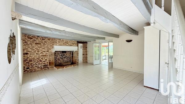 Maison traditionnelle 4 pièces de 95 m² à Saint-Caradec-Trégomel (56540)