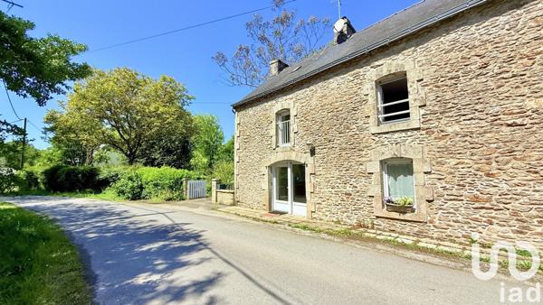 Maison traditionnelle 4 pièces de 95 m² à Saint-Caradec-Trégomel (56540)