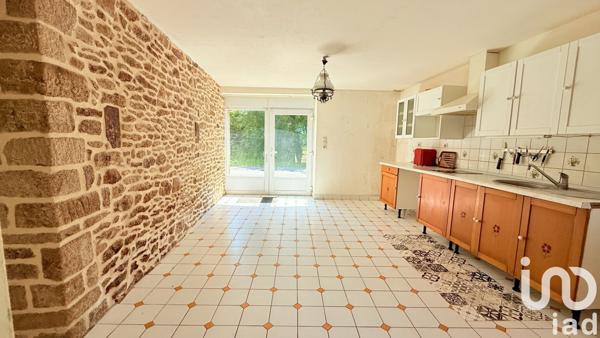 Maison traditionnelle 4 pièces de 95 m² à Saint-Caradec-Trégomel (56540)
